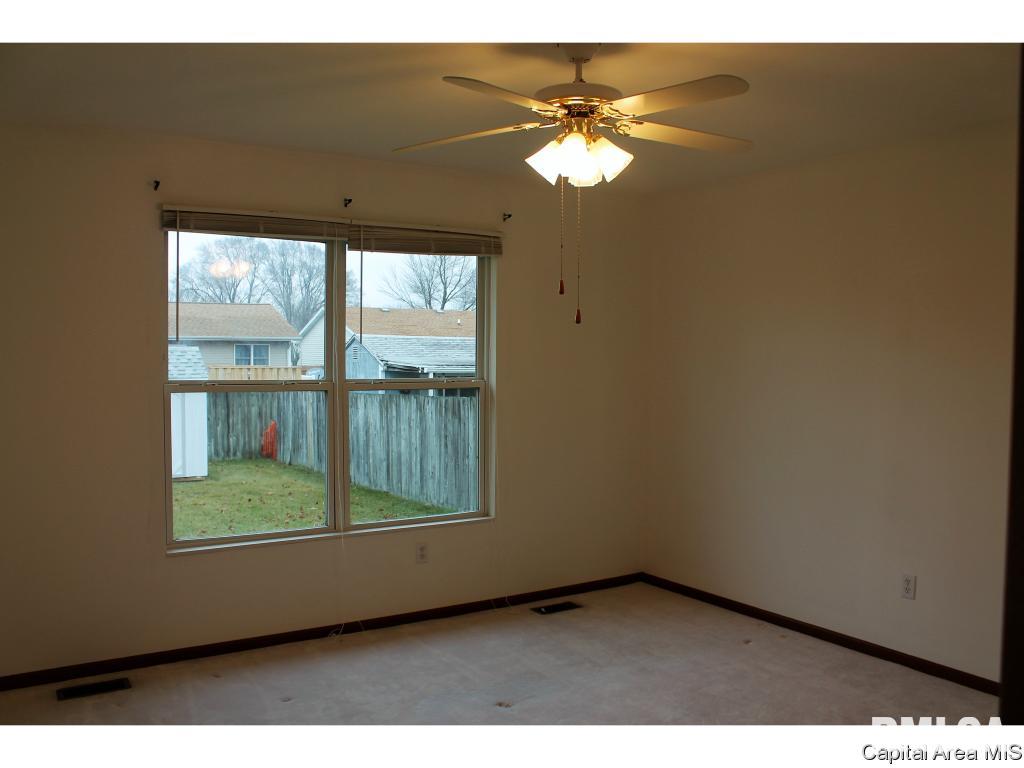 2921 Dunwich Street Springfield, IL 62702 - Photo 8 of 35