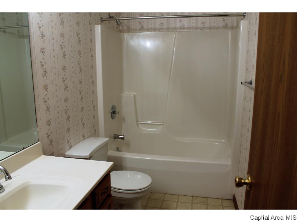 2921 Dunwich Street Springfield, IL 62702 - Photo 9 of 35