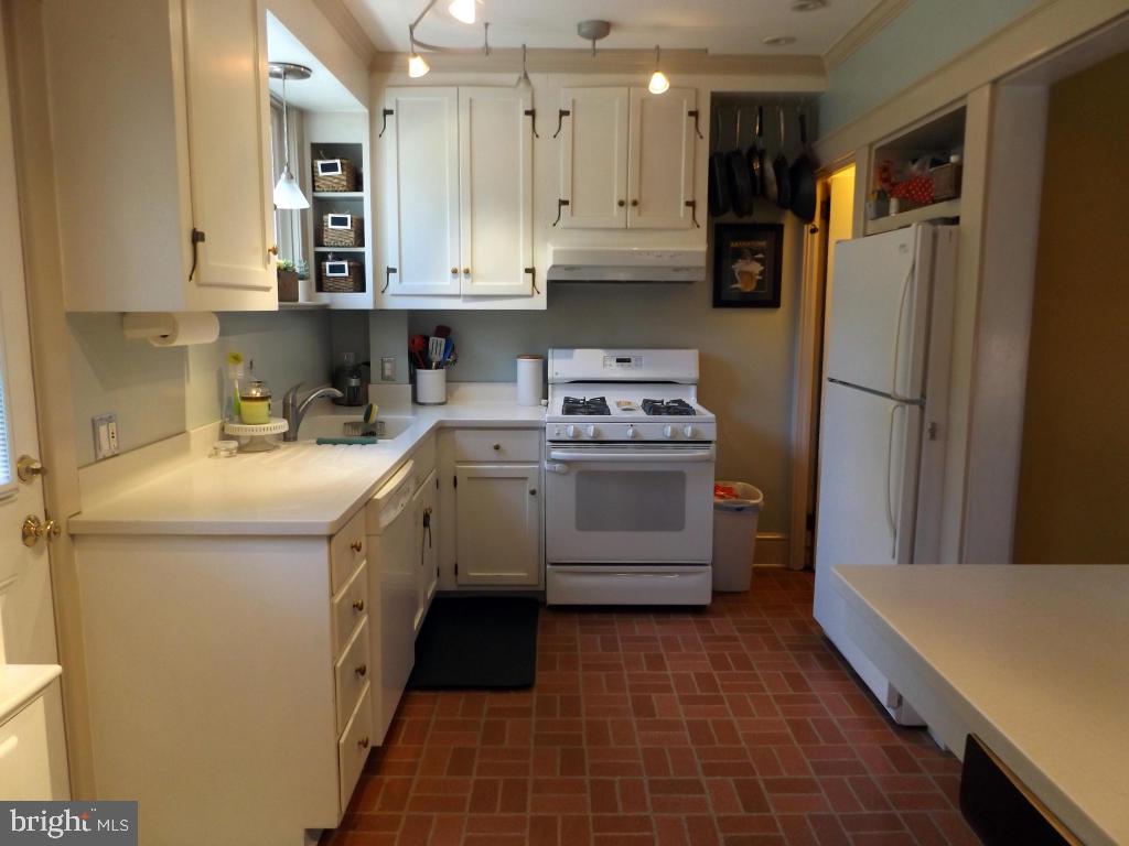 852 Pleasure Road Lancaster, PA 17601 - Photo 3 of 33 Gallery Image 3