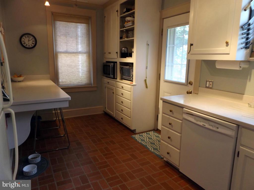 852 Pleasure Road Lancaster, PA 17601 - Photo 4 of 33 Gallery Image 4