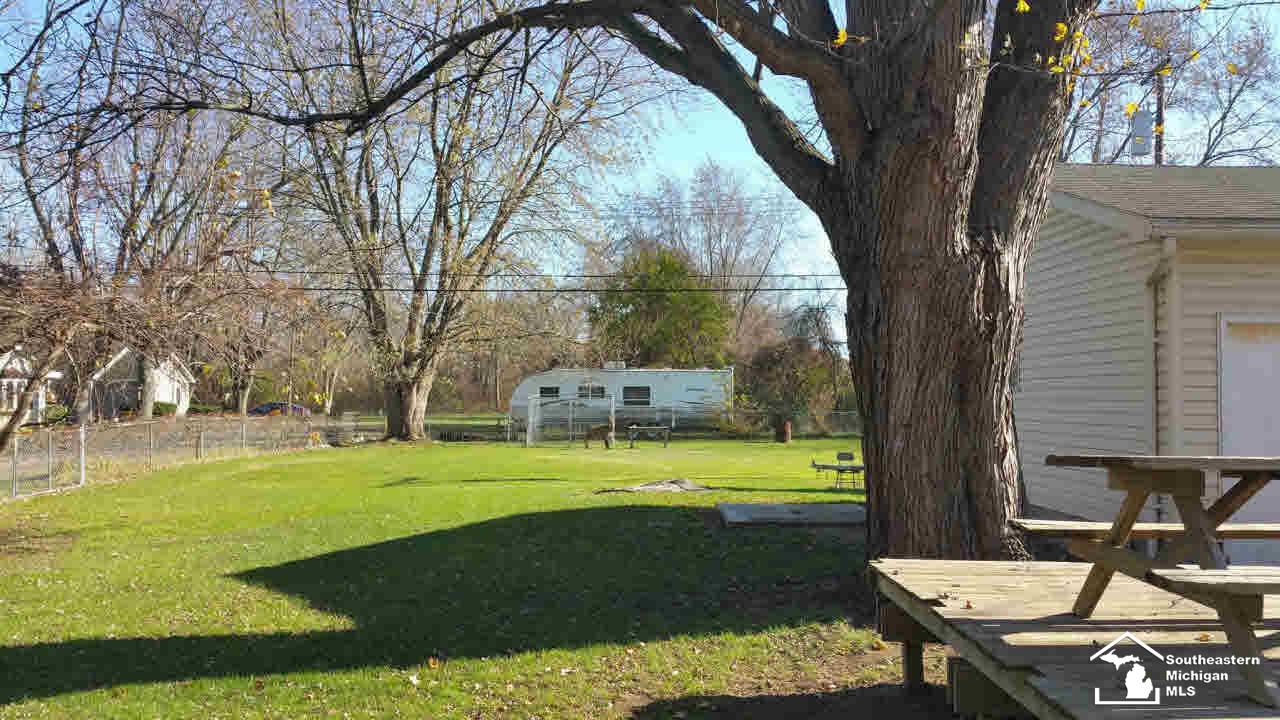2286 Vivian Road Monroe, MI 48162 - Photo 3 of 17
