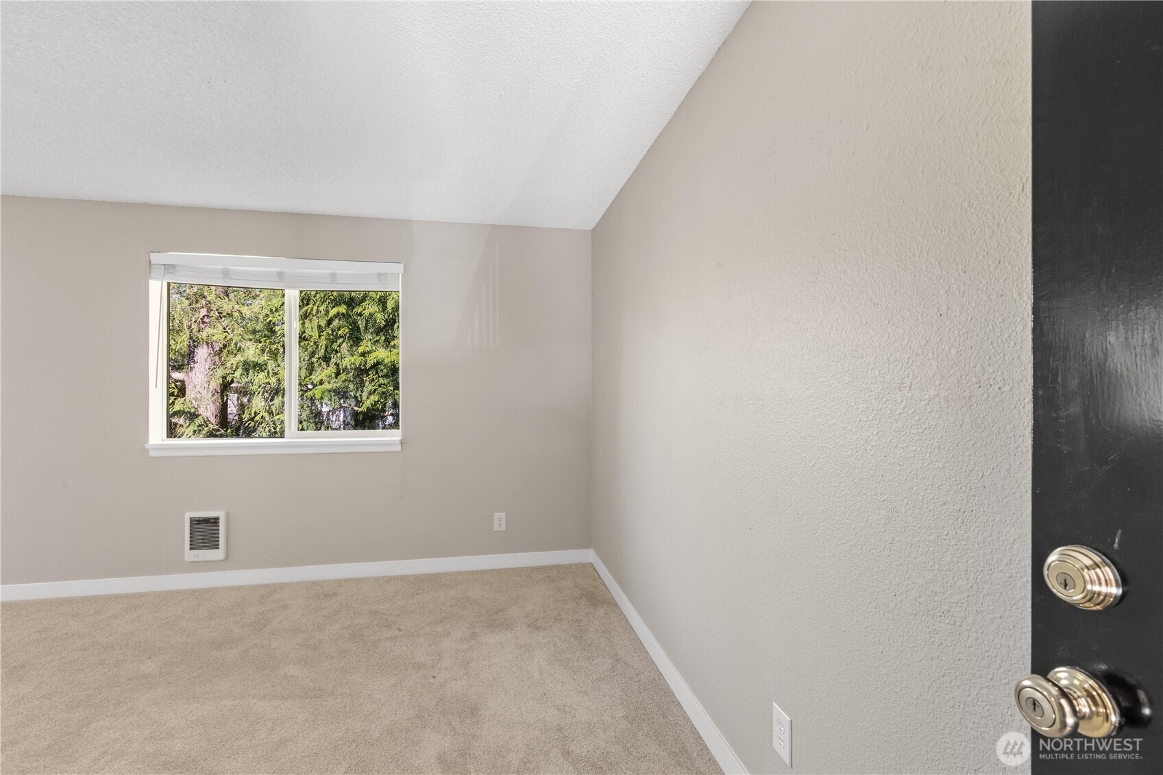 7700 196th Street Southwest, Unit C Edmonds, WA 98036 - Photo 5 of 26
