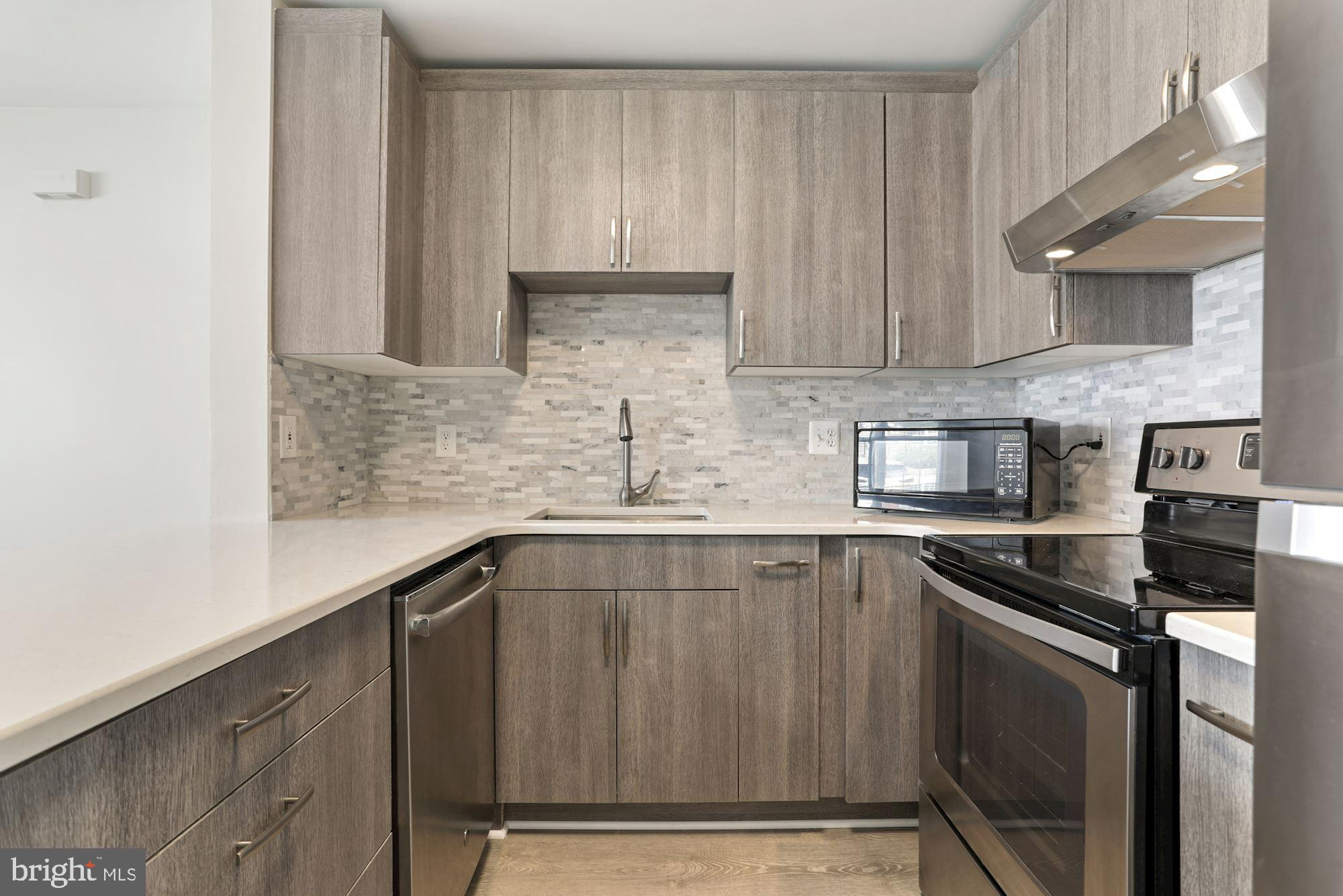 645 Constellation Square Southeast, Unit B Leesburg, VA 20175 - Photo 7 of 31 Kitchen