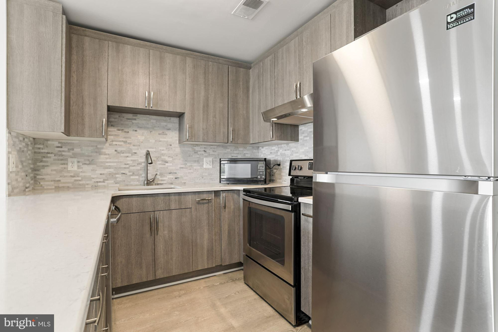 645 Constellation Square Southeast, Unit B Leesburg, VA 20175 - Photo 8 of 31 Kitchen