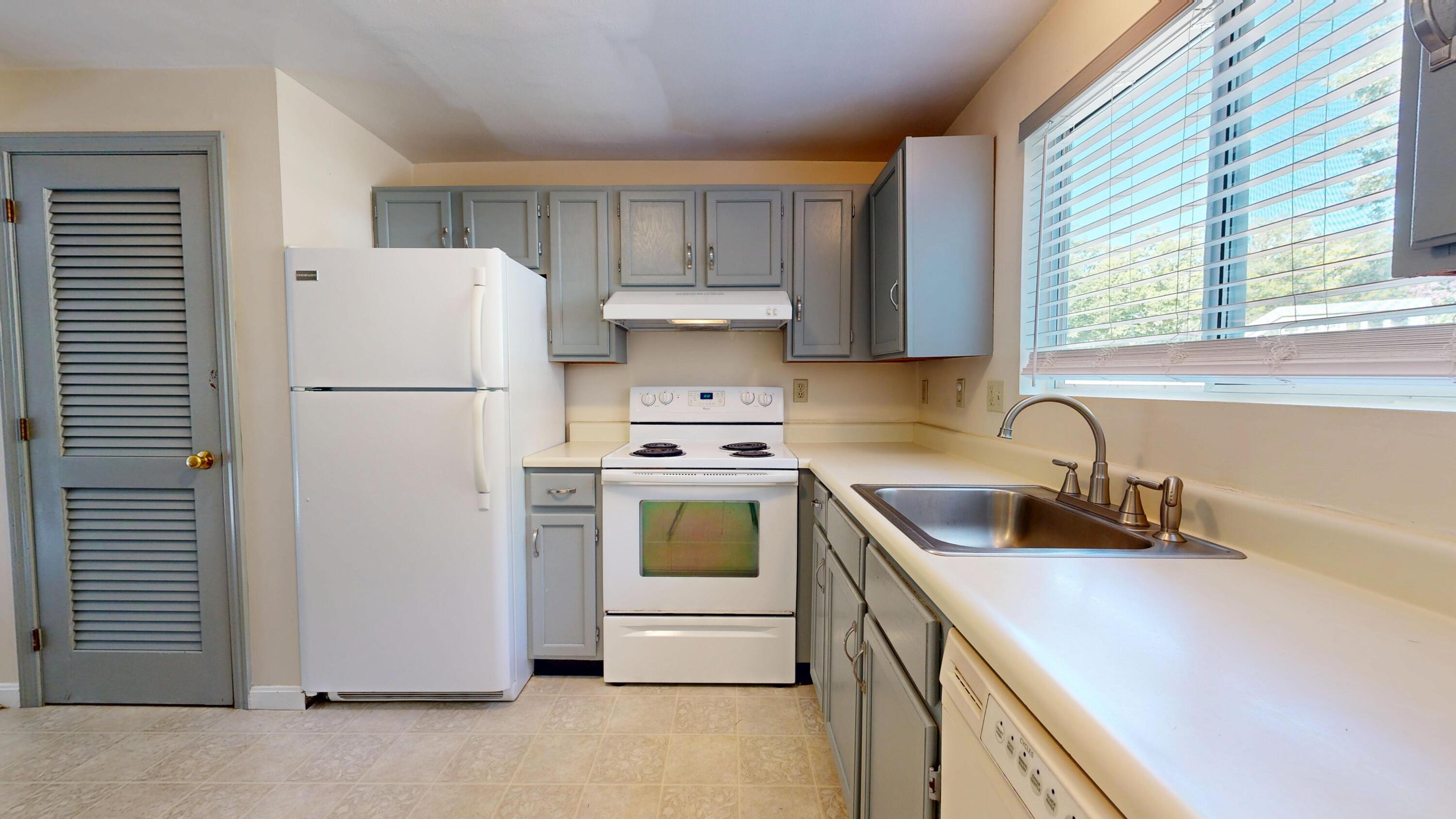 801 U.S. Rte 1, Unit K3 York, ME 03909 - Photo 5 of 45 801-U-S-Route-1-knollwood-K3-09152025_08