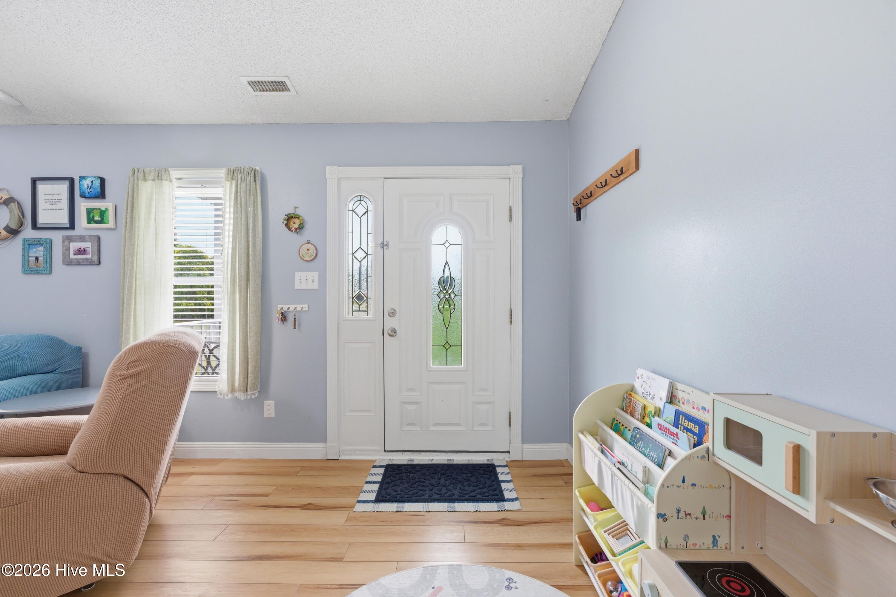 102 Tobacco Road New Bern, NC 28562 - Photo 14 of 37 Living Room