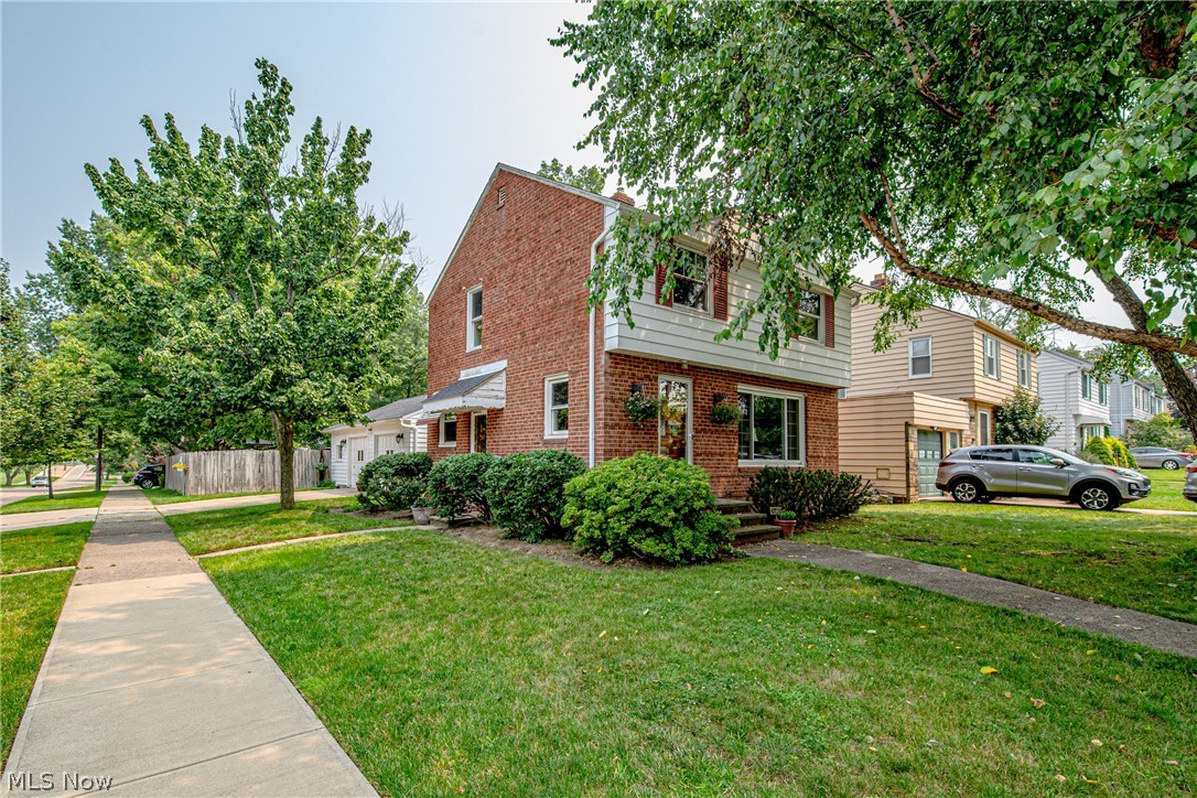 4799 Farnhurst Road Cleveland, OH 44124 - Photo 3 of 33