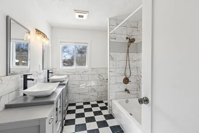 $849,000 | 201 Townes Lane, Wayzata, MN 55391