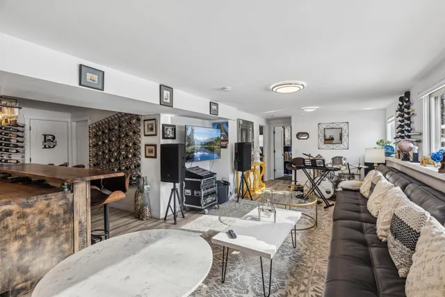 $849,000 | 201 Townes Lane, Wayzata, MN 55391