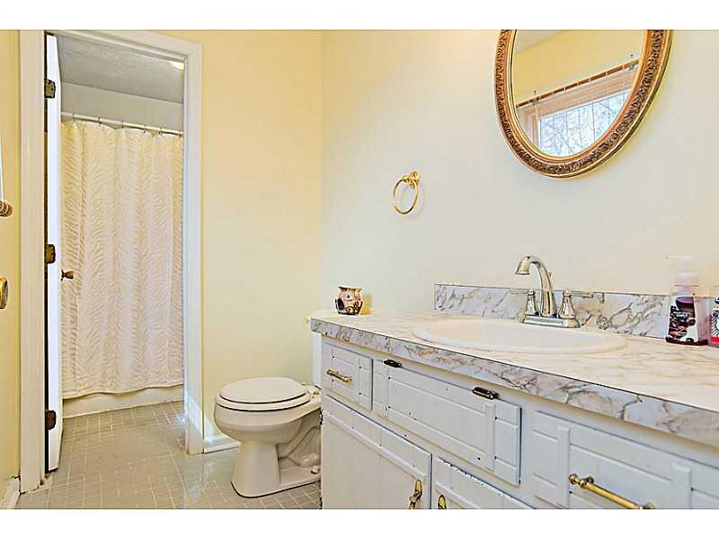 7938 Ridgegate W Drive Indianapolis, IN 46268 - Photo 17 of 24 Gallery Image 17