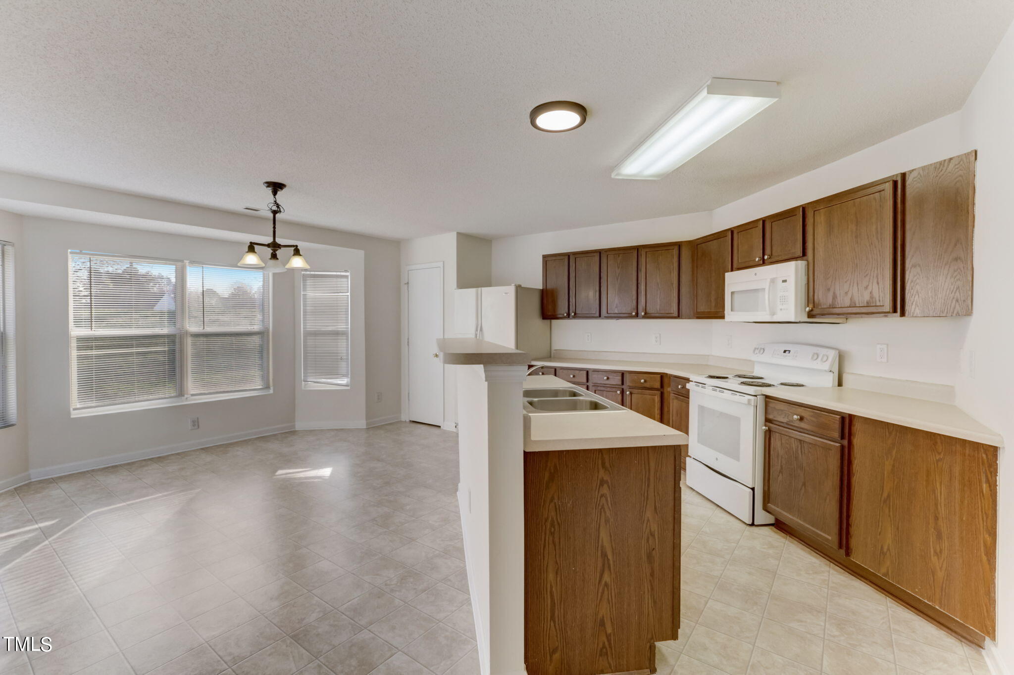 2524 Quarry Ridge Lane Raleigh, NC 27610 - Photo 11 of 36 15-web-or-mls-Quarry Ridge Ln-015