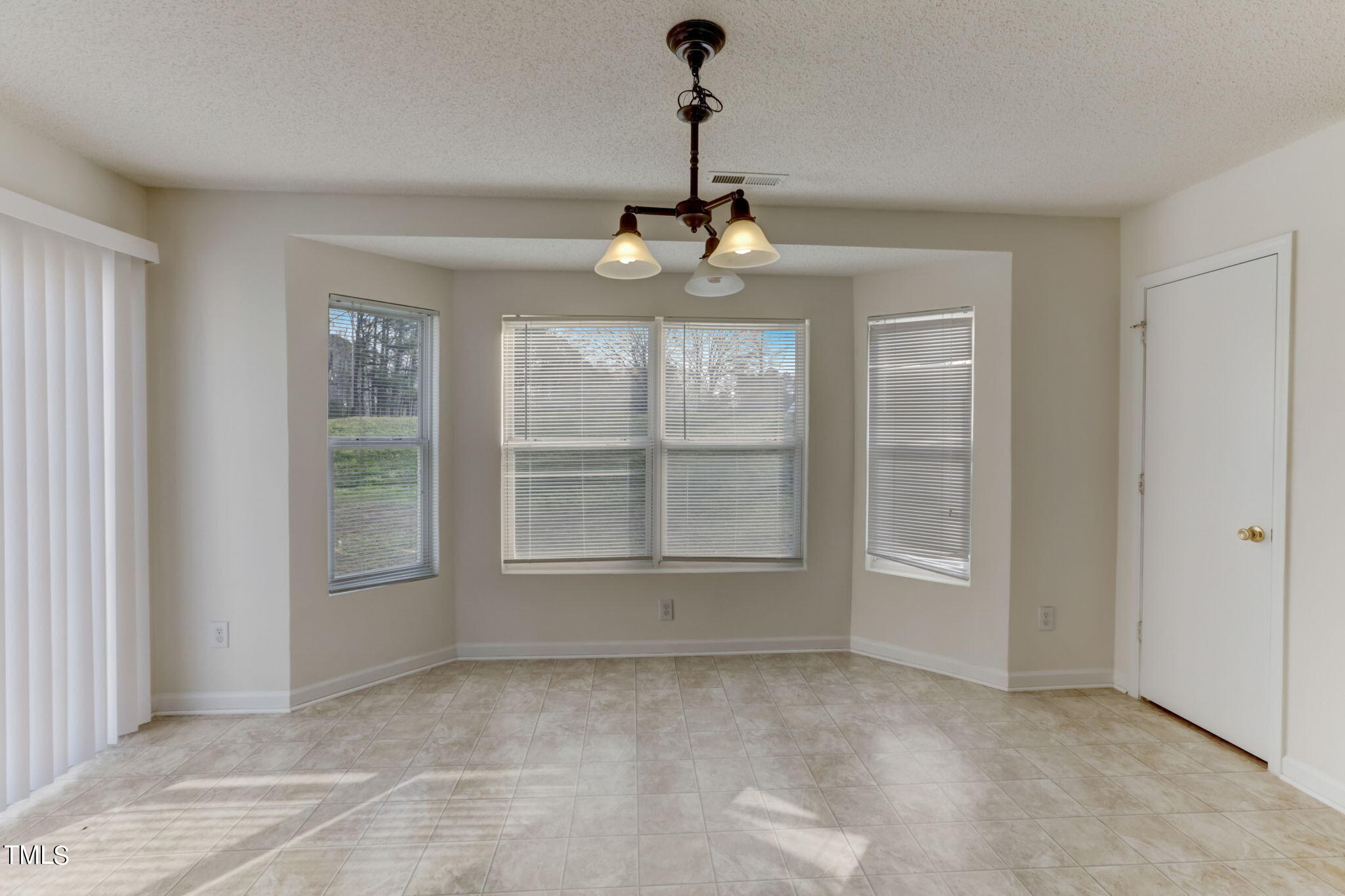 2524 Quarry Ridge Lane Raleigh, NC 27610 - Photo 15 of 36 19-web-or-mls-Quarry Ridge Ln-019