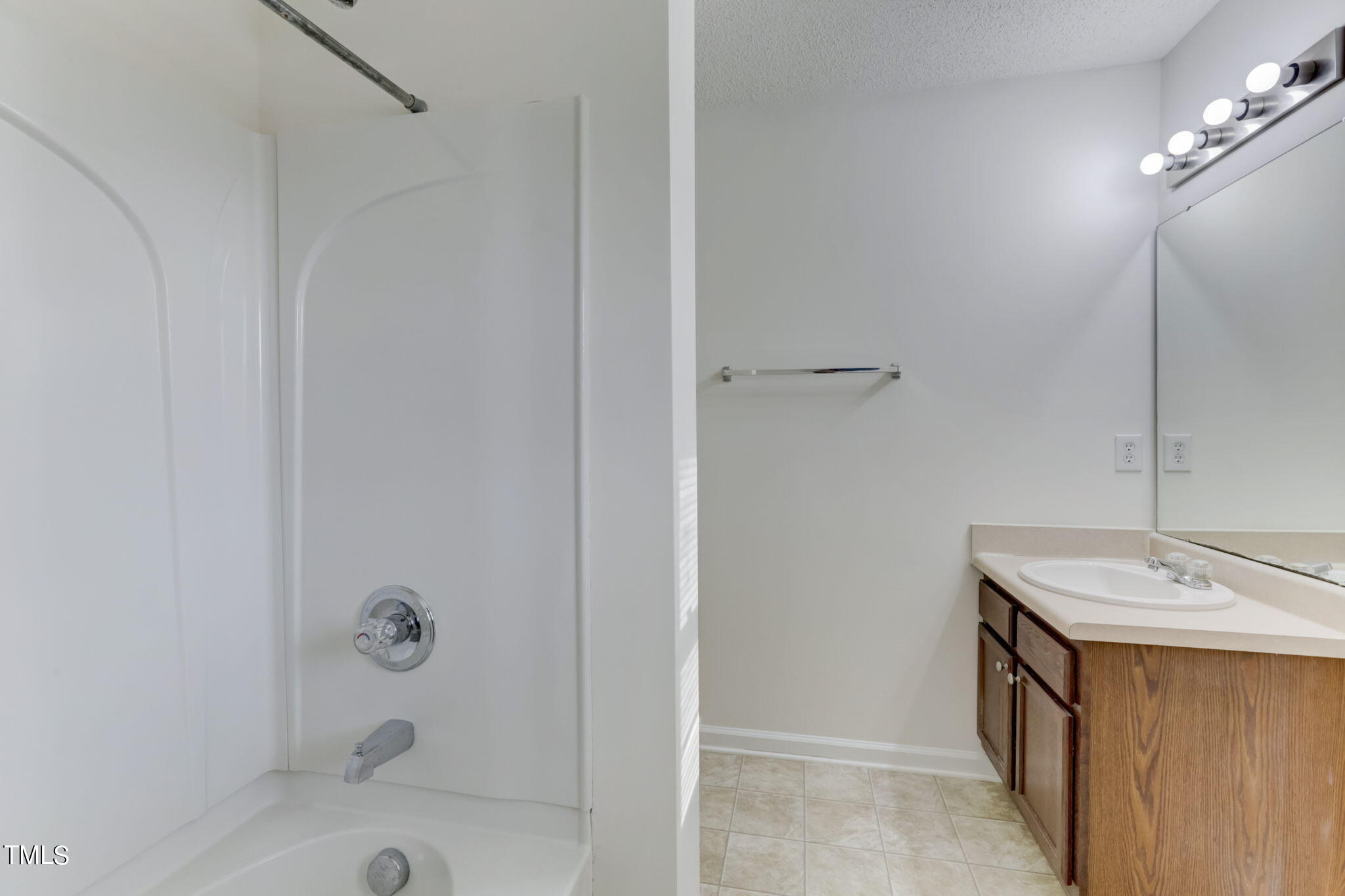 2524 Quarry Ridge Lane Raleigh, NC 27610 - Photo 22 of 36 26-web-or-mls-Quarry Ridge Ln-026