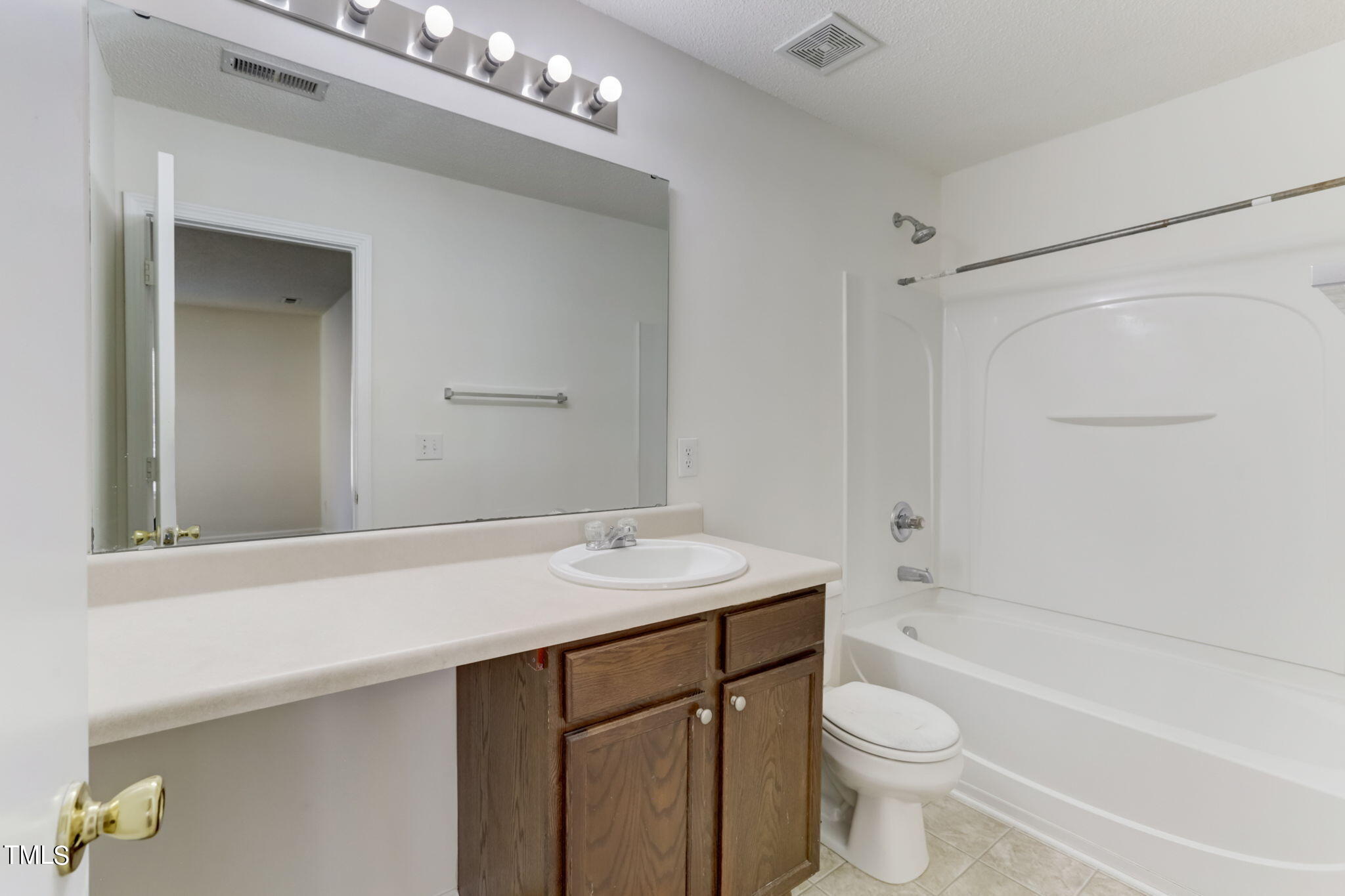 2524 Quarry Ridge Lane Raleigh, NC 27610 - Photo 29 of 36 36-web-or-mls-Quarry Ridge Ln-036