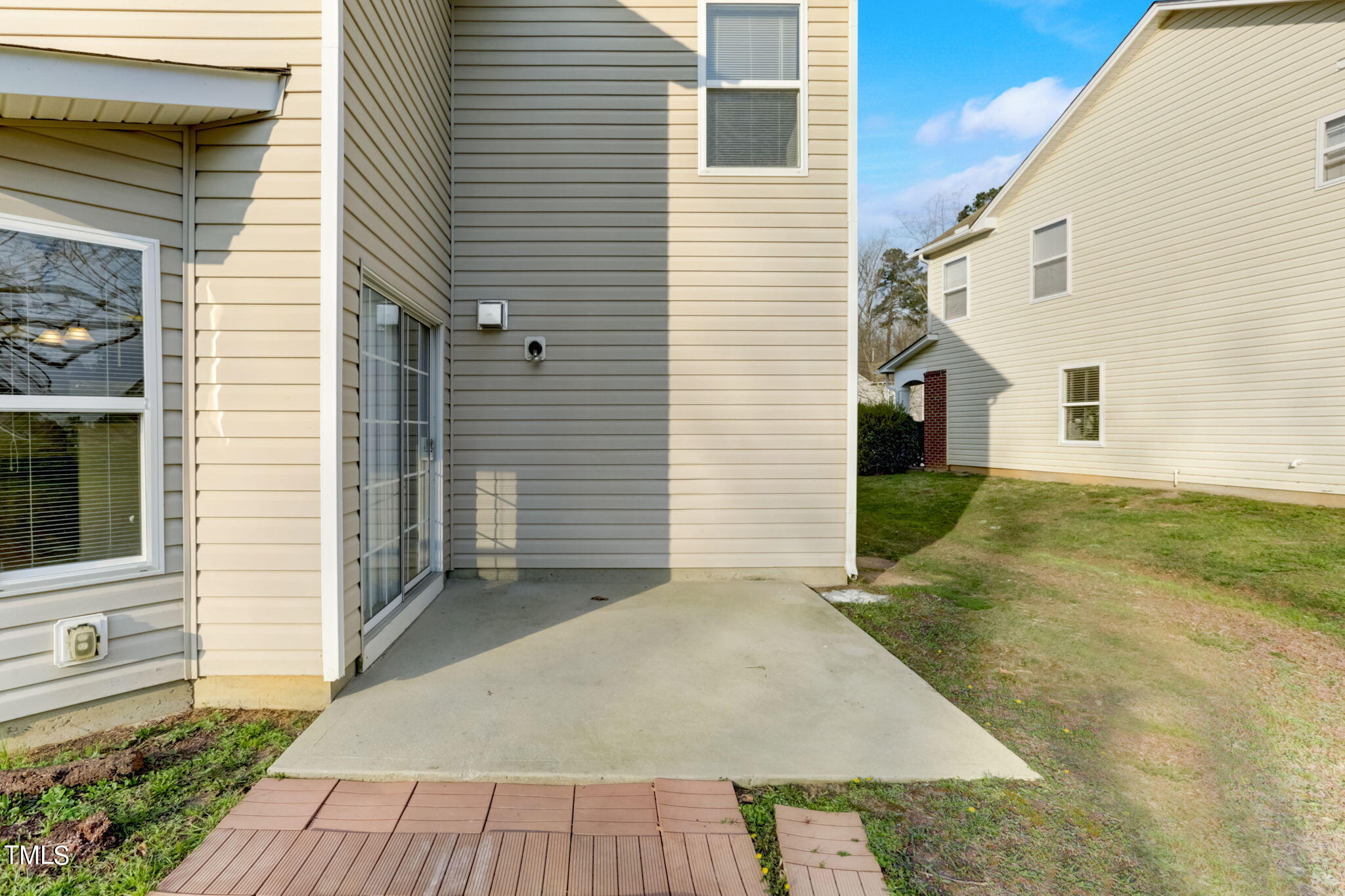 2524 Quarry Ridge Lane Raleigh, NC 27610 - Photo 30 of 36 37-web-or-mls-Quarry Ridge Ln-037