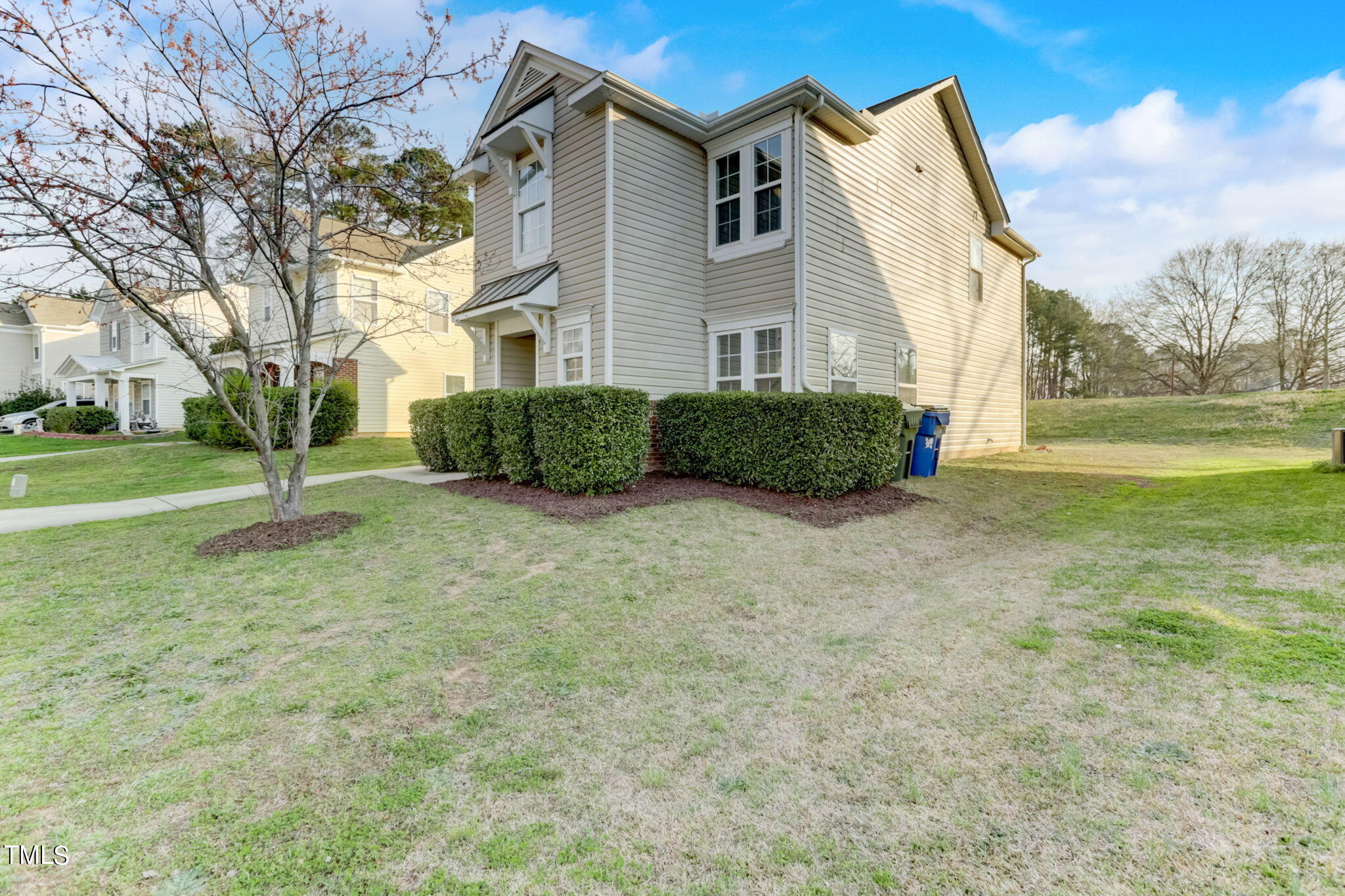 2524 Quarry Ridge Lane Raleigh, NC 27610 - Photo 4 of 36 6-web-or-mls-Quarry Ridge Ln-006