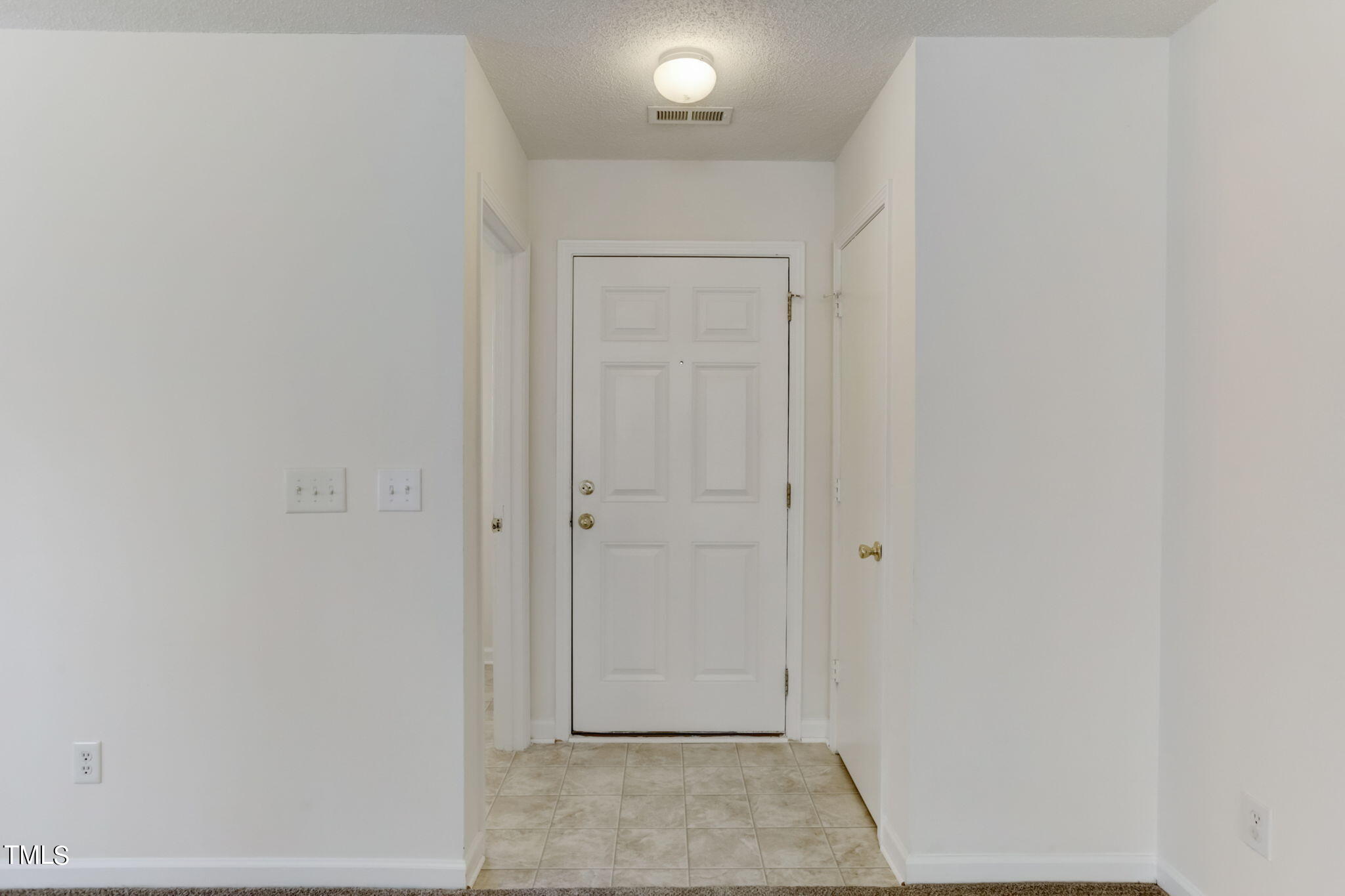 2524 Quarry Ridge Lane Raleigh, NC 27610 - Photo 6 of 36 8-web-or-mls-Quarry Ridge Ln-008