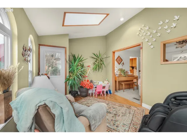 $560,000 | 7450 Southwest 184th Place, Beaverton, OR 97007