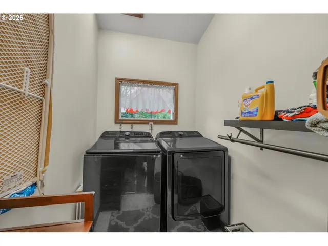 $560,000 | 7450 Southwest 184th Place, Beaverton, OR 97007