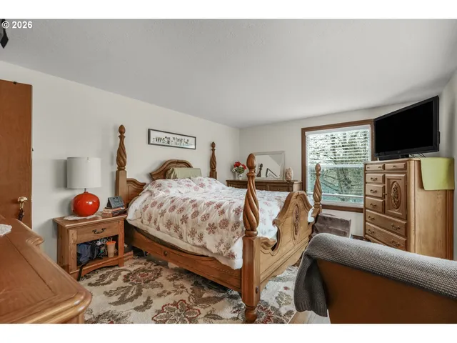 $560,000 | 7450 Southwest 184th Place, Beaverton, OR 97007