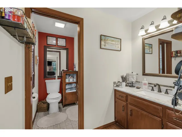 $560,000 | 7450 Southwest 184th Place, Beaverton, OR 97007