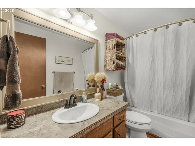 $560,000 | 7450 Southwest 184th Place, Beaverton, OR 97007