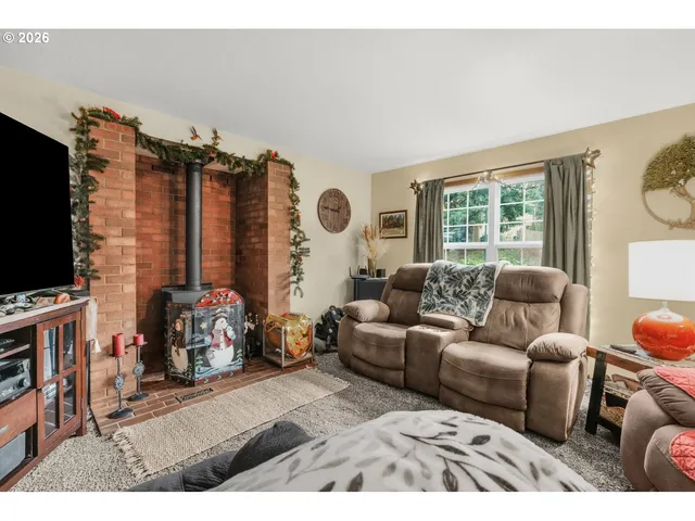 $560,000 | 7450 Southwest 184th Place, Beaverton, OR 97007