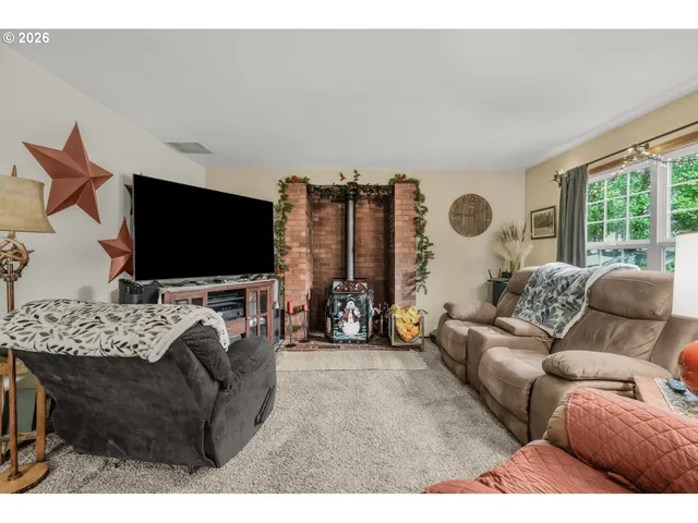 $560,000 | 7450 Southwest 184th Place, Beaverton, OR 97007