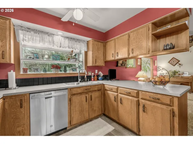 $560,000 | 7450 Southwest 184th Place, Beaverton, OR 97007