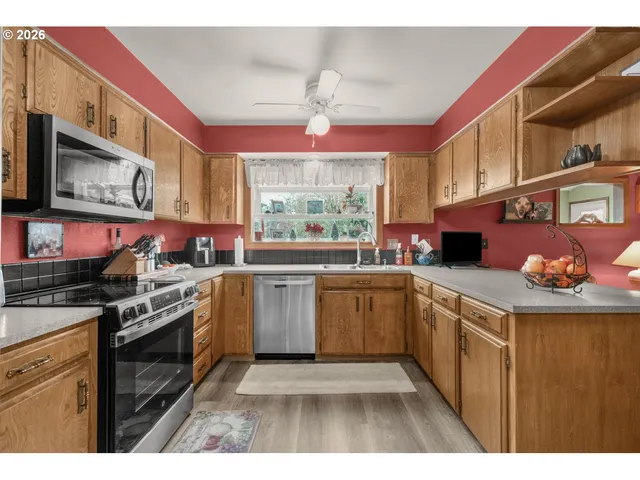 $560,000 | 7450 Southwest 184th Place, Beaverton, OR 97007