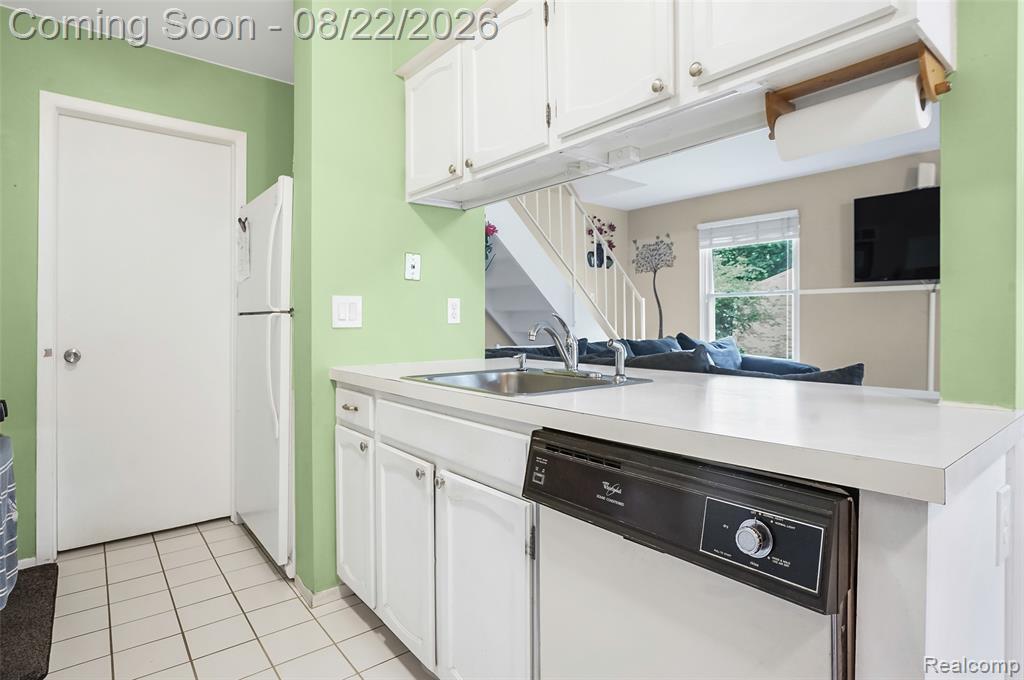 385 Neptune Drive Walled Lake, MI 48390 - Photo 11 of 32 Gallery Image 11