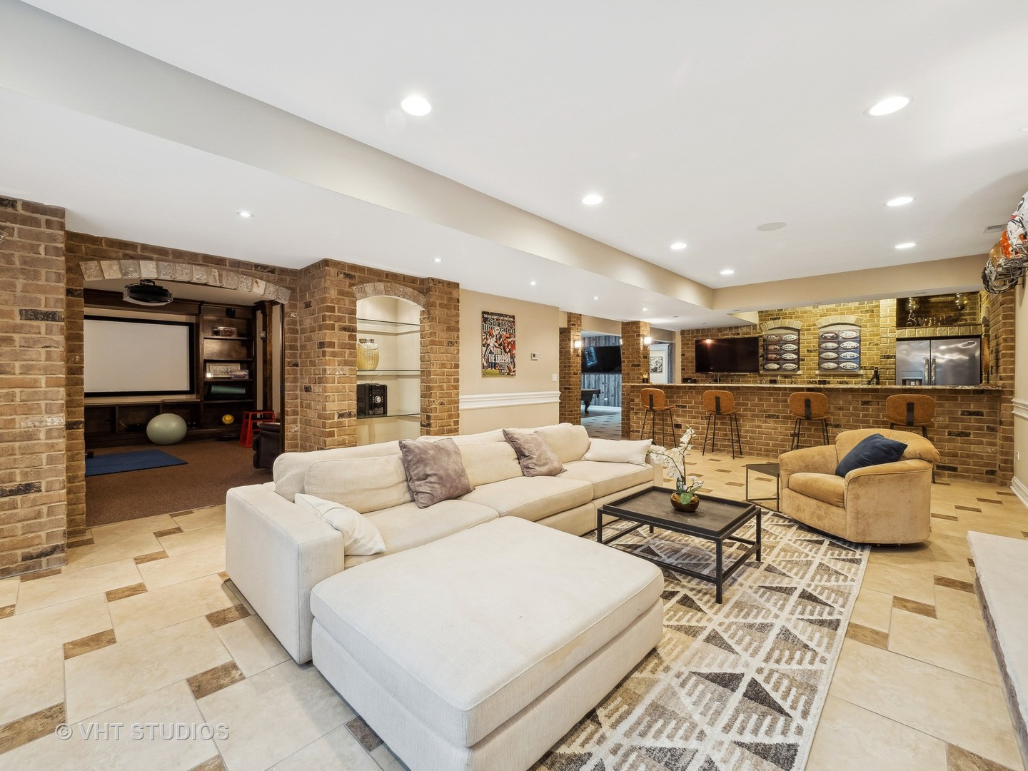 800 Becker Road Glenview, IL 60025 - Photo 16 of 18 a living room with furniture