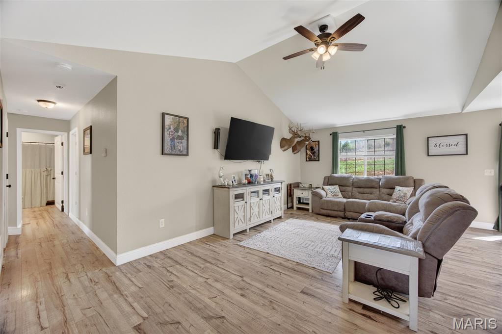 205 Ridgeview Drive St. Robert, MO 65584 - Photo 2 of 56