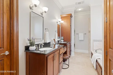 $530,000 | 205 West Vallauris Drive, Lafayette, LA 70507