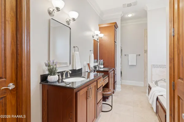 $530,000 | 205 West Vallauris Drive, Lafayette, LA 70507