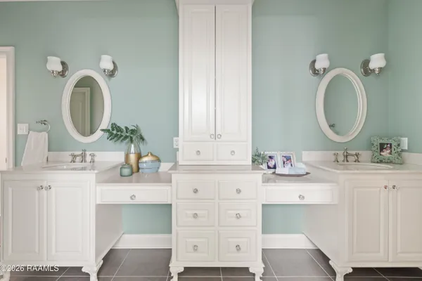 $530,000 | 205 West Vallauris Drive, Lafayette, LA 70507