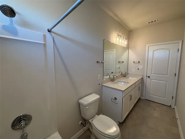 an empty room with closet and mirror