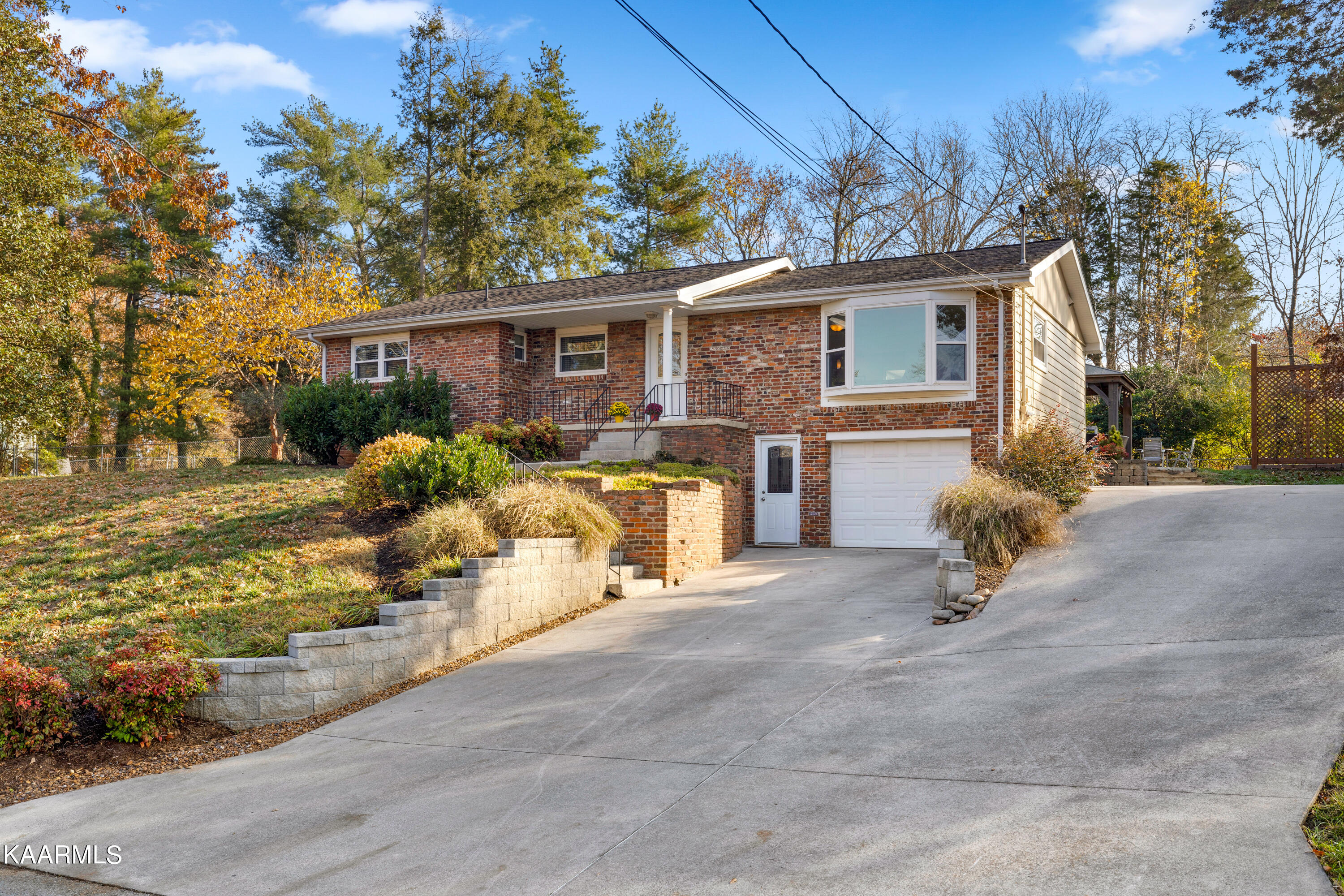 105 Daniel Lane Oak Ridge, TN 37830 - Photo 1 of 31 Positive Perceptions-30