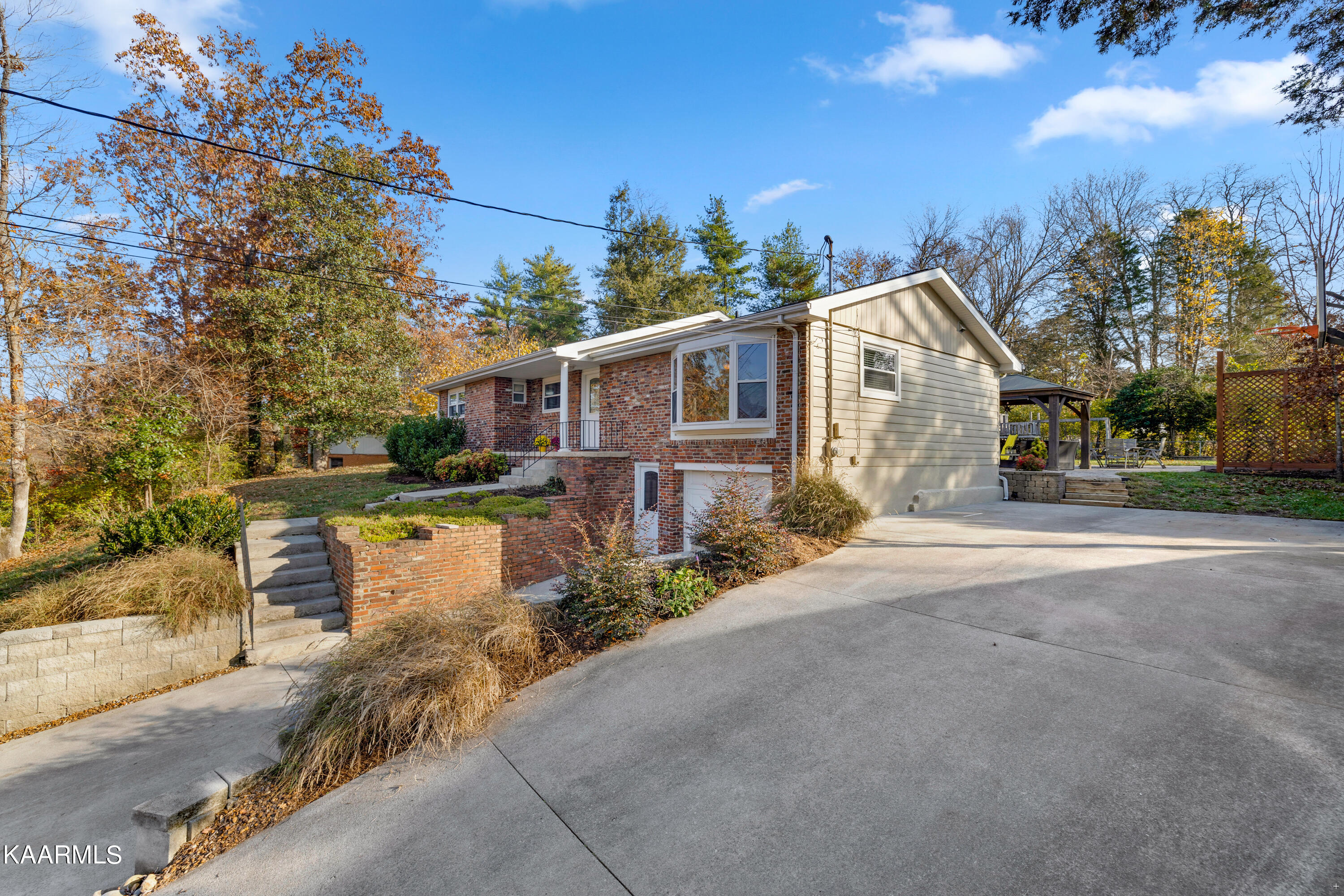 105 Daniel Lane Oak Ridge, TN 37830 - Photo 3 of 31 Positive Perceptions-2