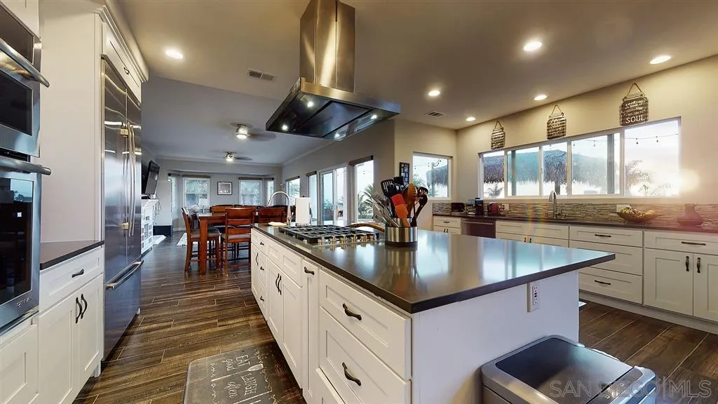 4670 Sunburst Road Carlsbad, CA 92008 - Photo 4 of 25 Gallery Image 4