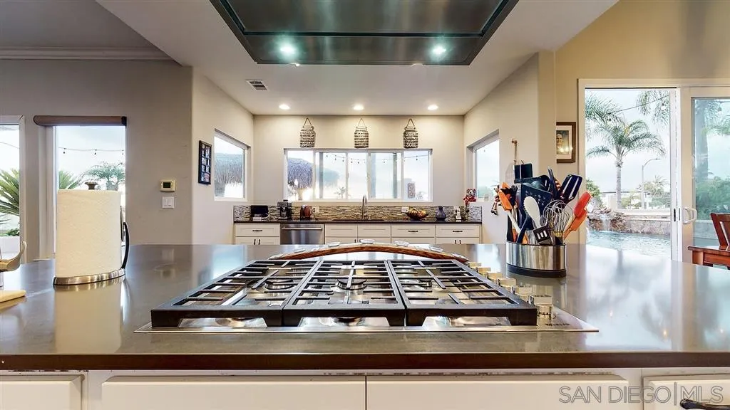 4670 Sunburst Road Carlsbad, CA 92008 - Photo 6 of 25 Gallery Image 6