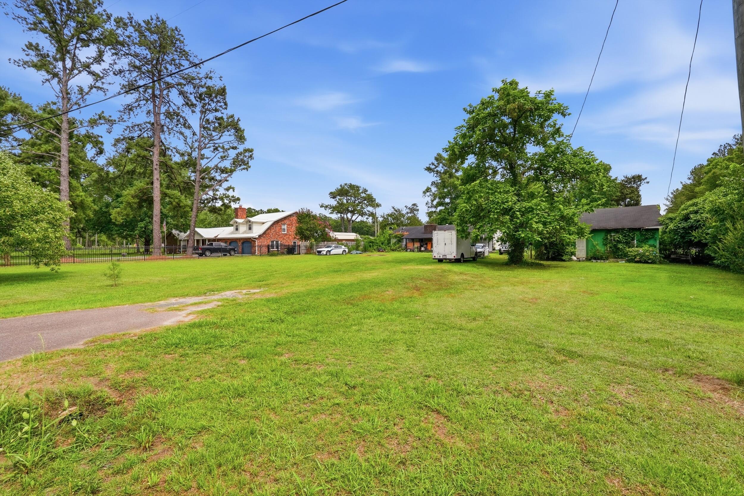 208 Rae Lane Bonneau, SC 29431 - Photo 34 of 37