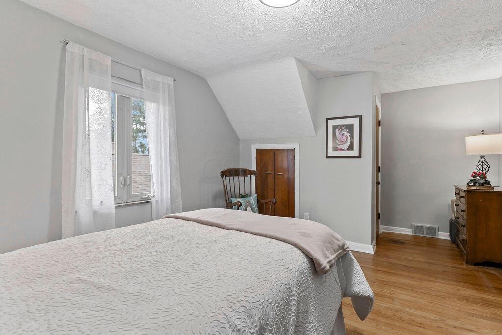 2584 Chester Road Columbus, OH 43221 - Photo 36 of 49 2584ChesterRoad_Hommati102(41)