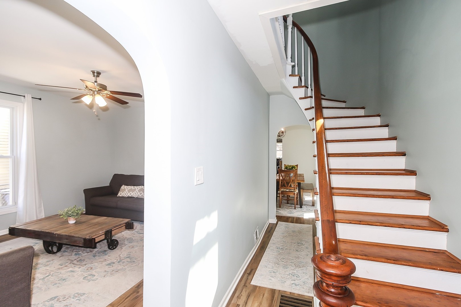 271 Center Street Elgin, IL 60120 - Photo 3 of 20