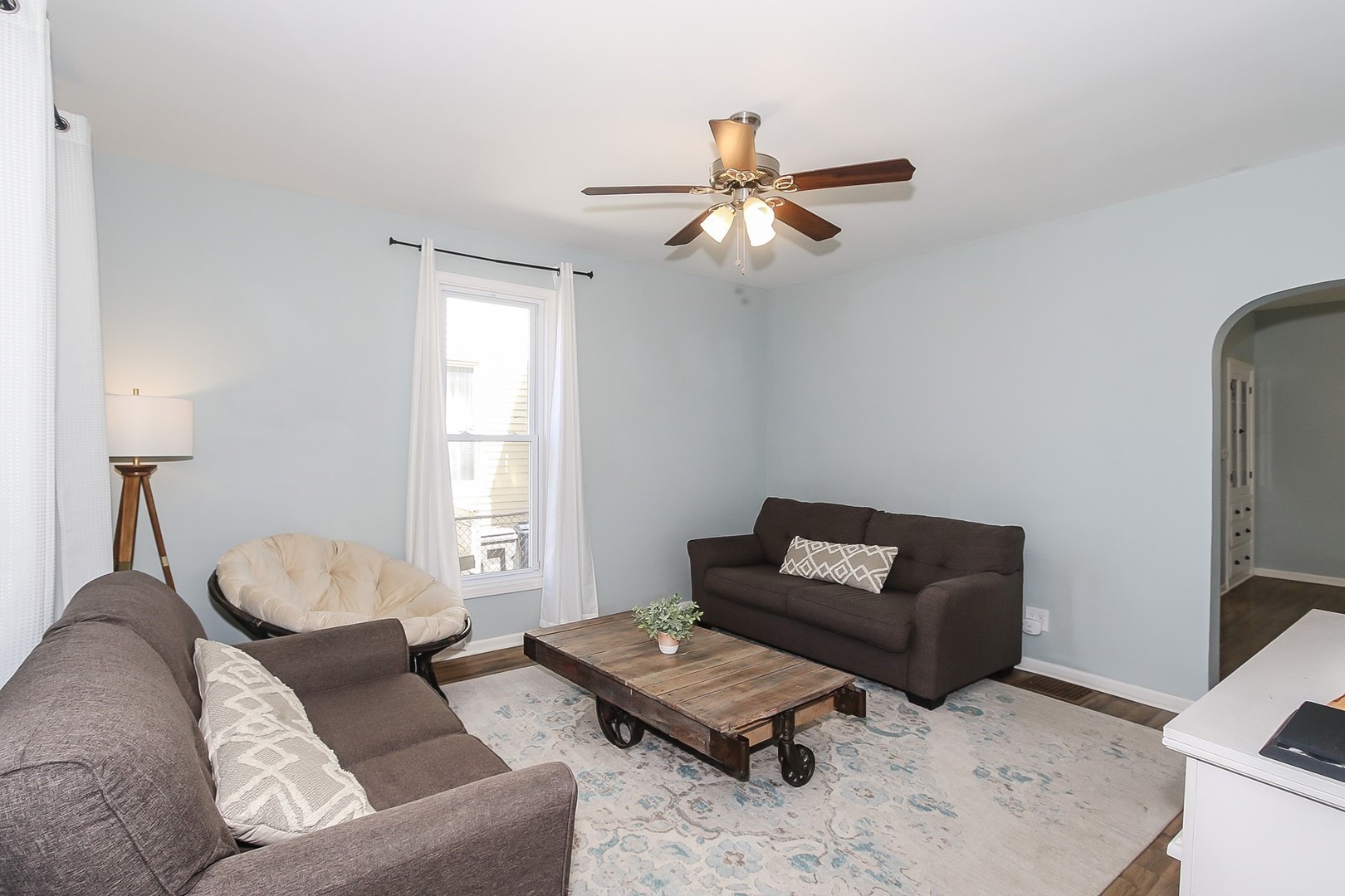 271 Center Street Elgin, IL 60120 - Photo 4 of 20