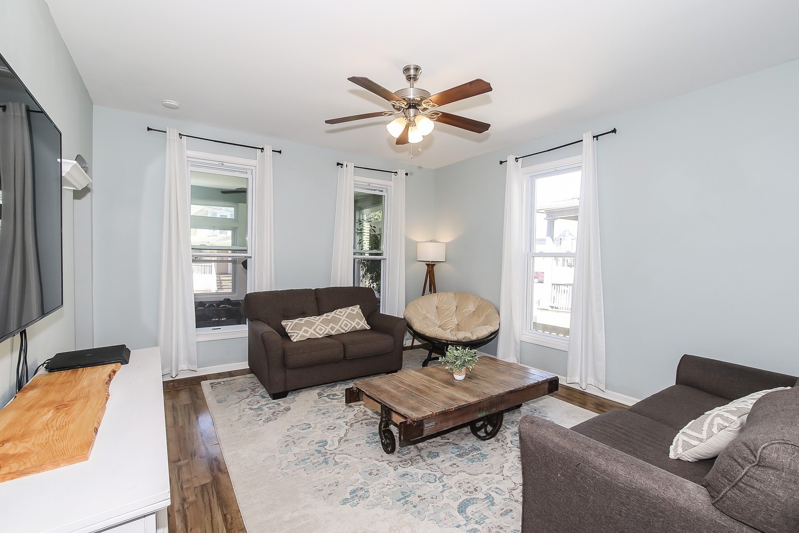 271 Center Street Elgin, IL 60120 - Photo 5 of 20