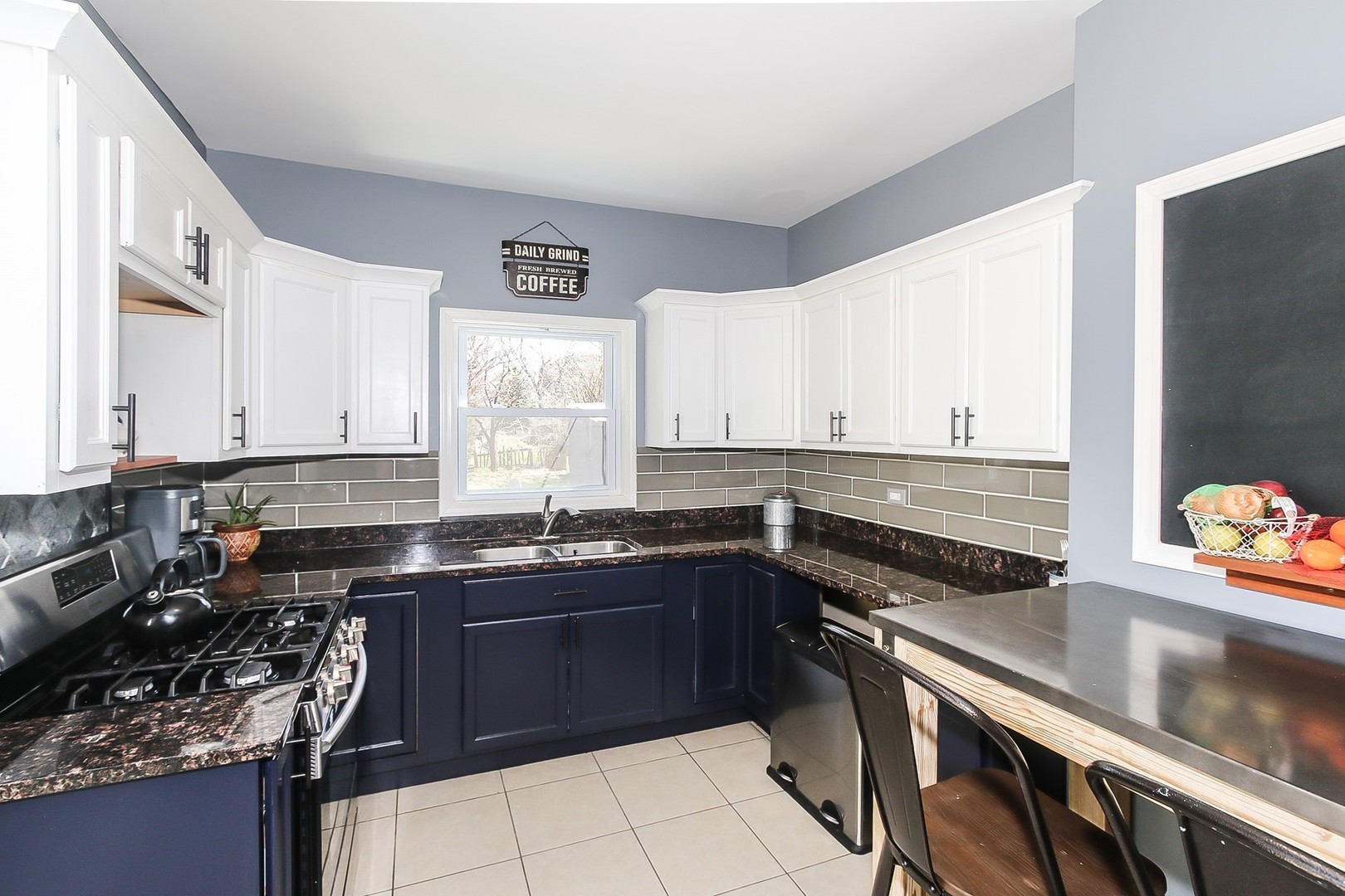 271 Center Street Elgin, IL 60120 - Photo 7 of 20
