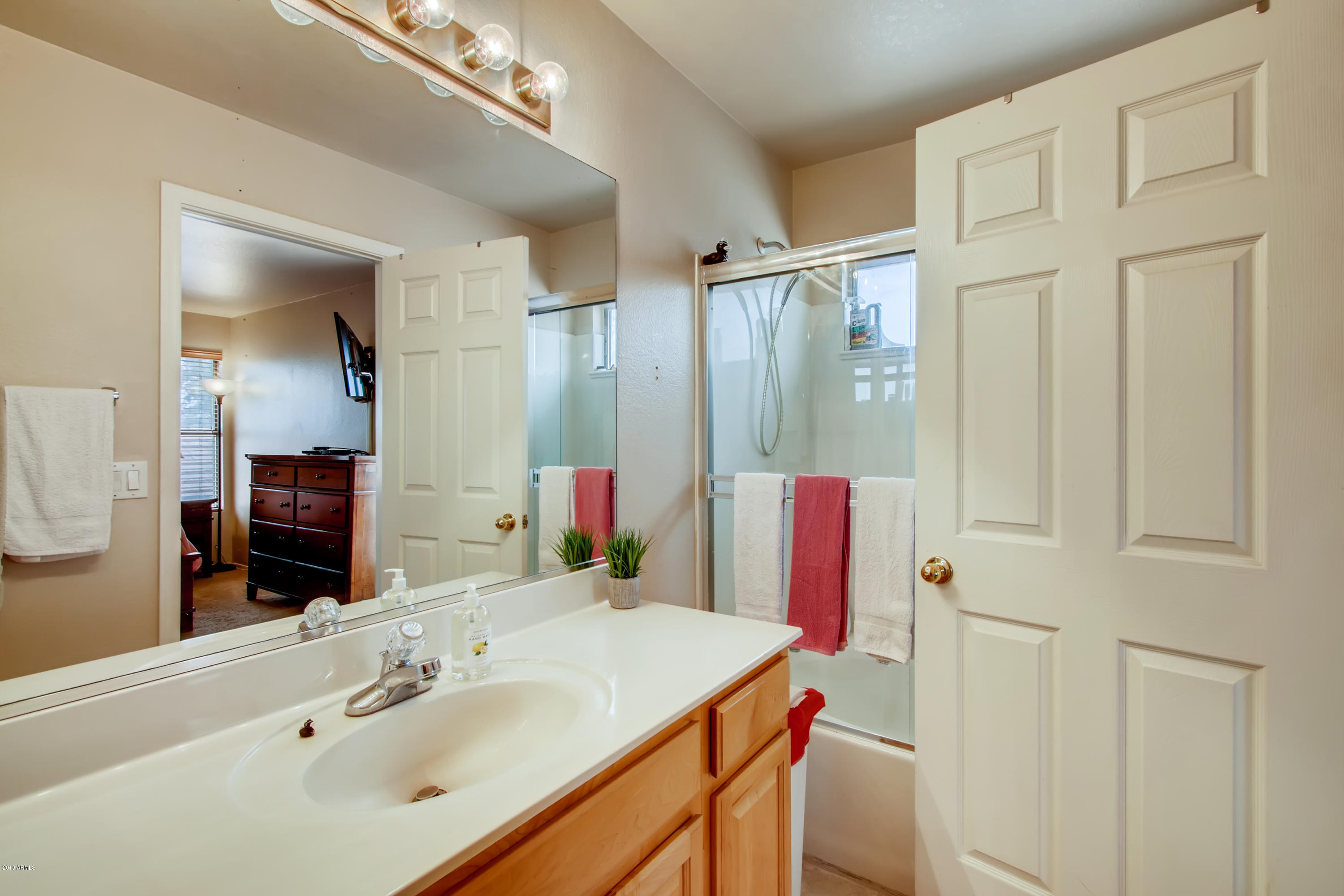 4705 East Mossman Road Phoenix, AZ 85050 - Photo 17 of 28 4705 E Mossman Rd Phoenix AZ-print-017-0