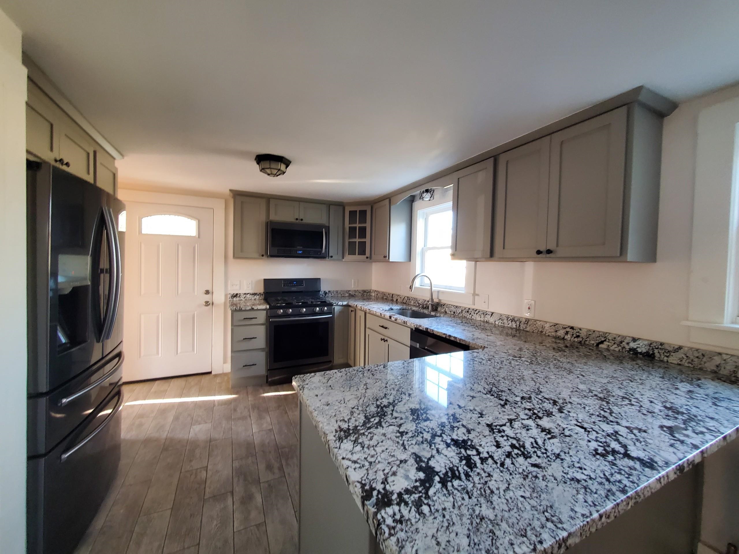 422 Dover Point Road Dover, NH 03820 - Photo 5 of 15