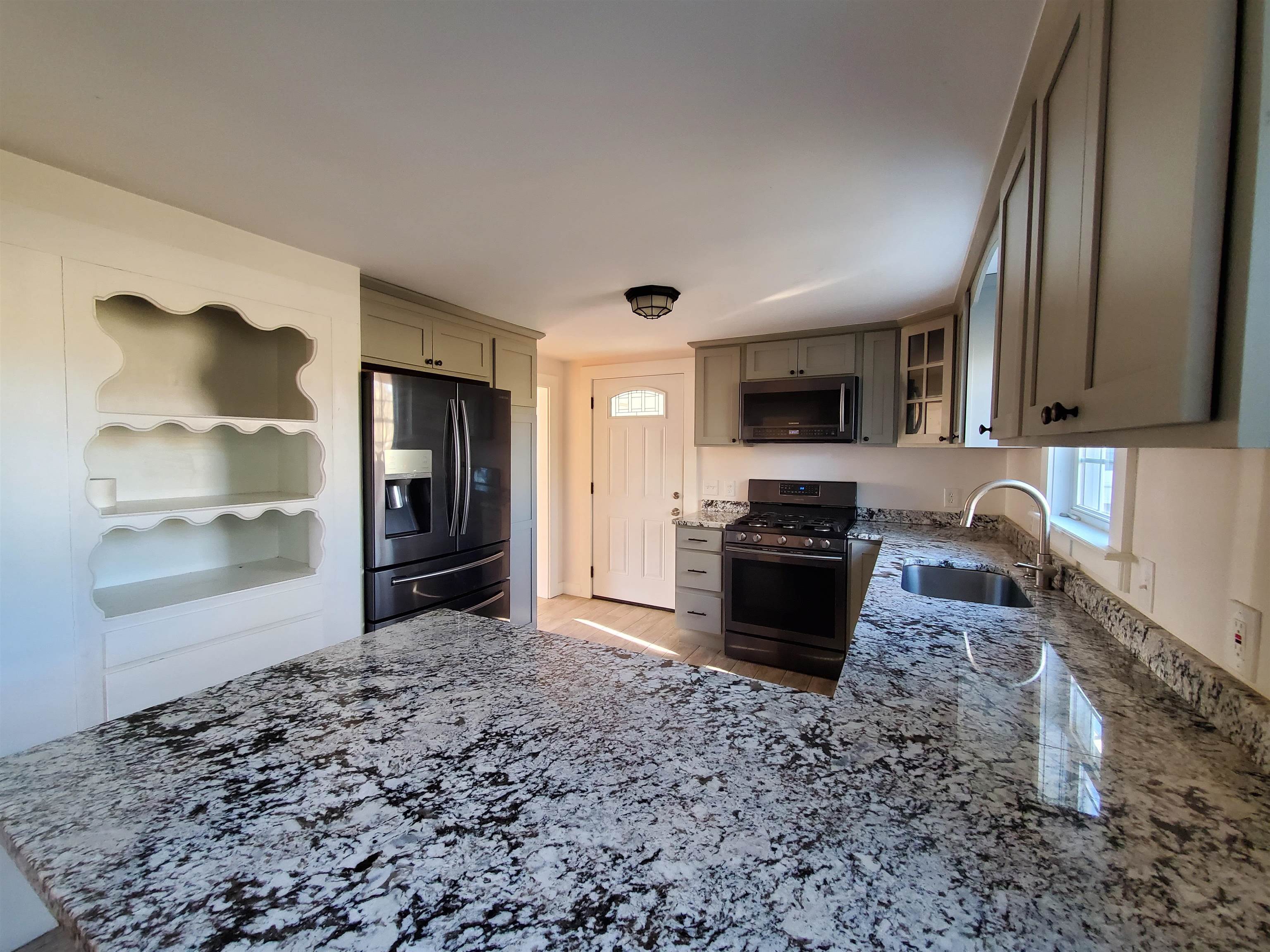 422 Dover Point Road Dover, NH 03820 - Photo 6 of 15